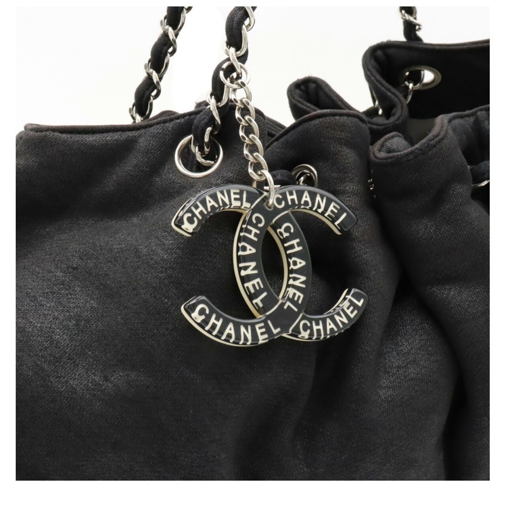 CHANEL Black Shoulder Bag - Picture 4 of 9